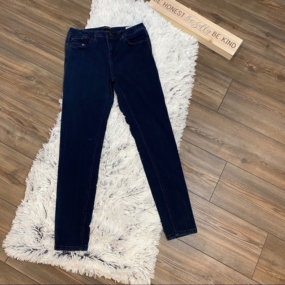 MB1947 High Rise Uptown Ankle Biter 28/7 jeans
